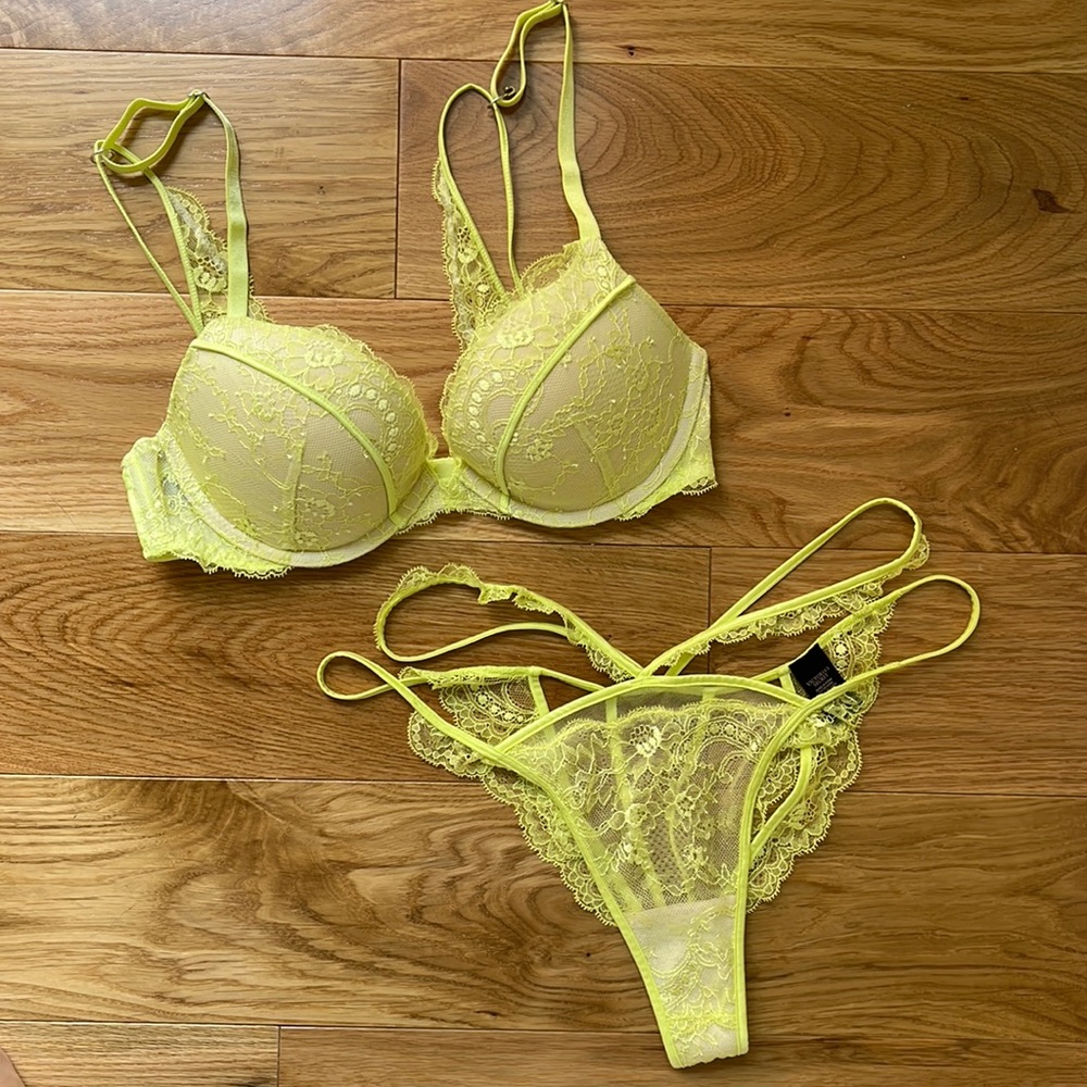 Victoria’s Secret • very sexy push-up bra and cheekini panty set